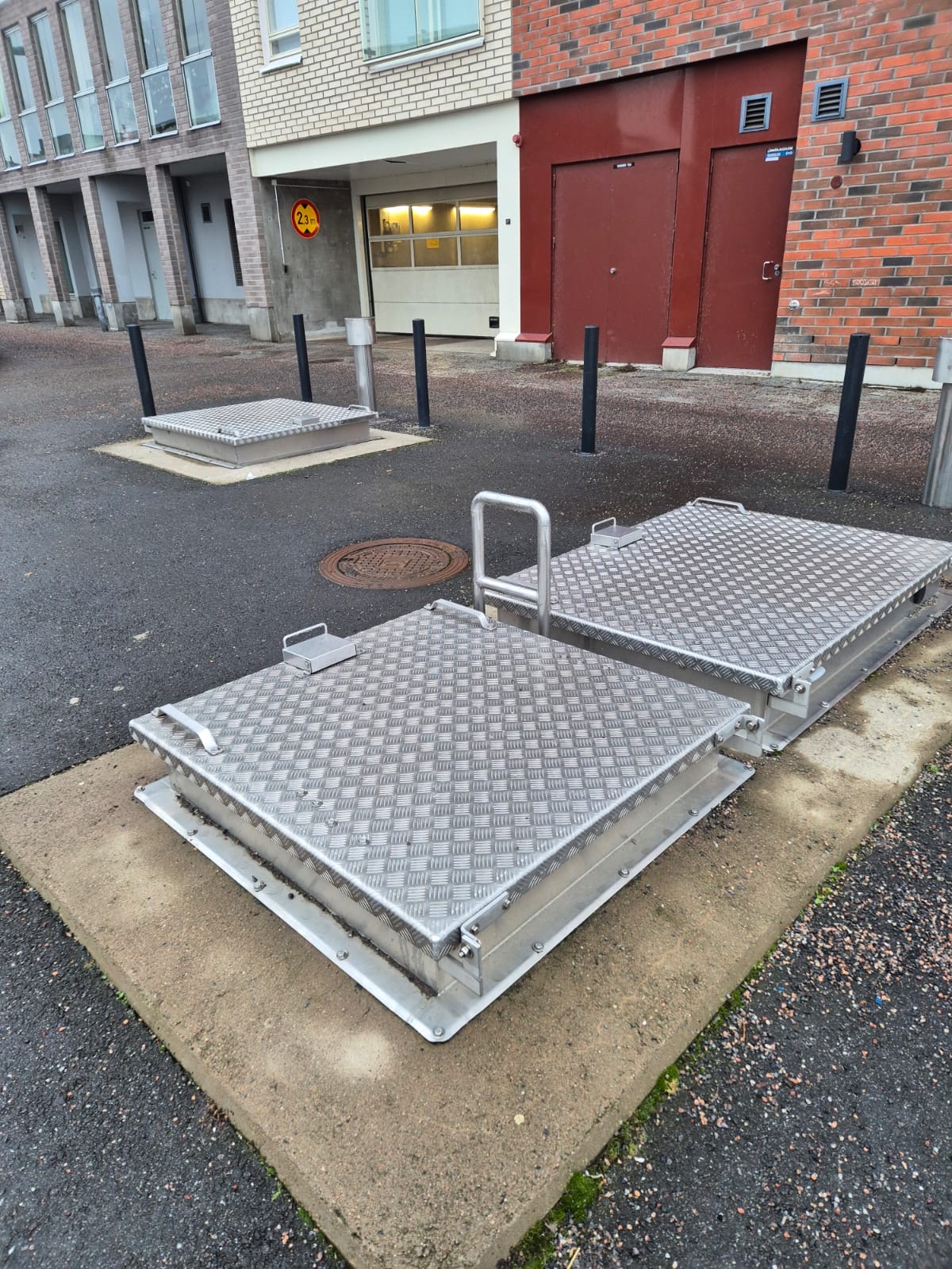 Włazy ucieczkowe ze schronu