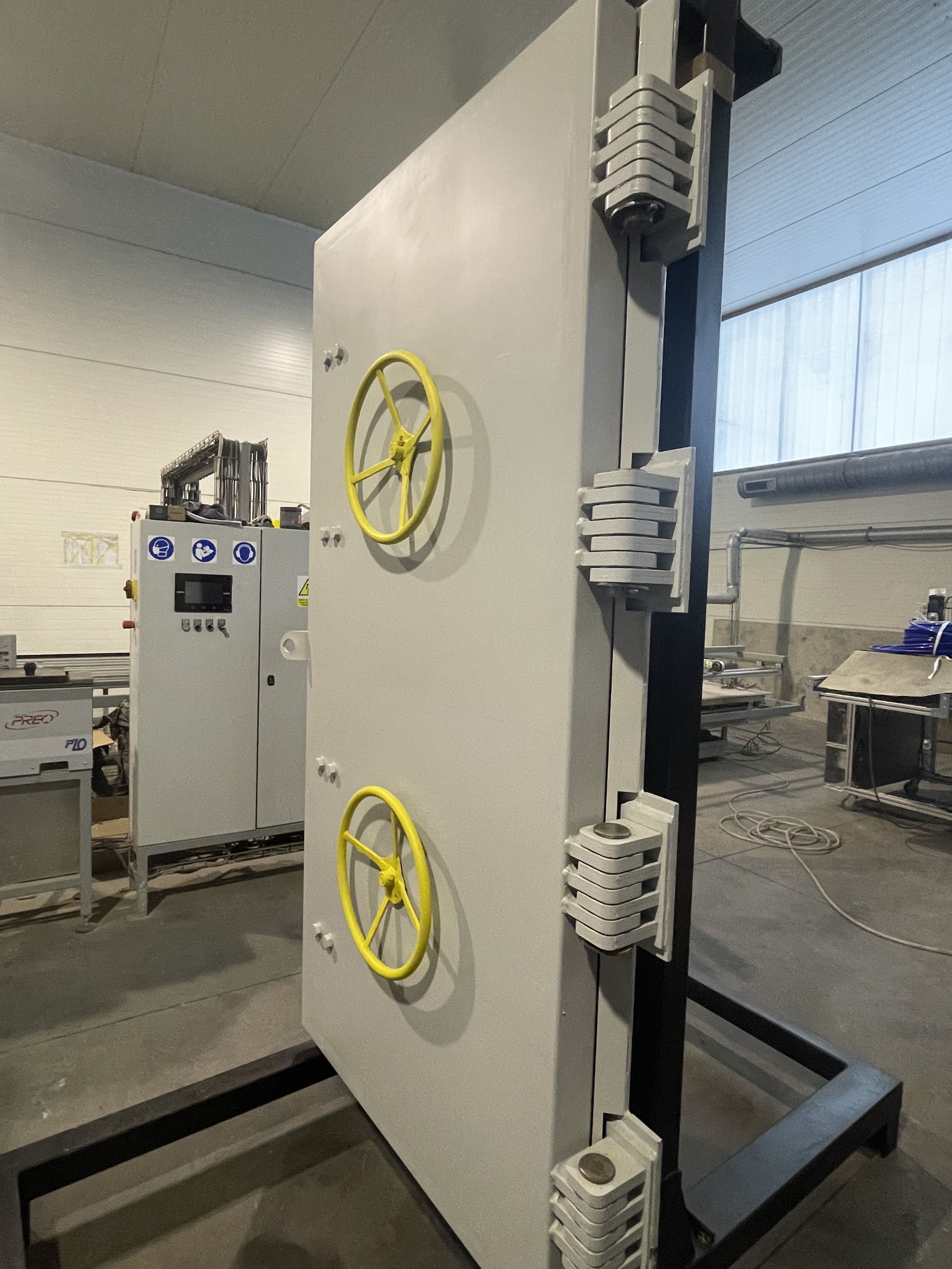 Drzwi do schronu - widok z boku